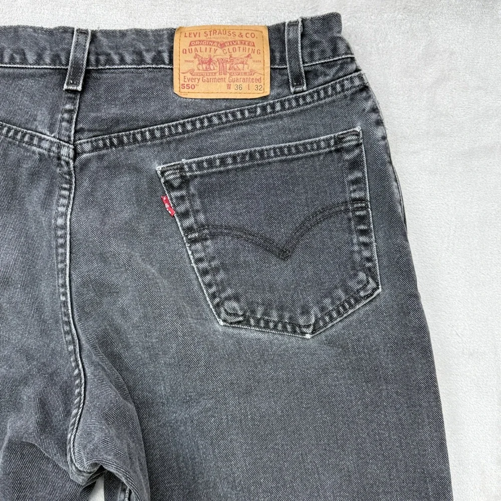 Vintage Levis 550 Relaxed Fit Jeans Mens 36x32 Black Faded Tapered Denim Y2K